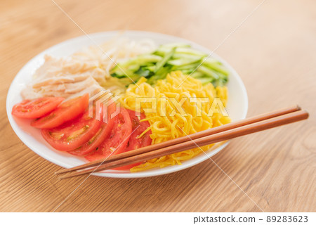 We started cold Chinese food 89283623