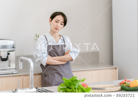 Kitchen woman fatigue fatigue 89283721