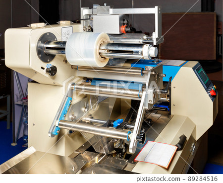 Production packaging machine for the food, cosmetic, pharmaceutical and non-food industries from a polyethylene roll. Production packaging machine for the food, cosmetic, pharmaceutical and non-food industries from a polyethylene roll. 89284516