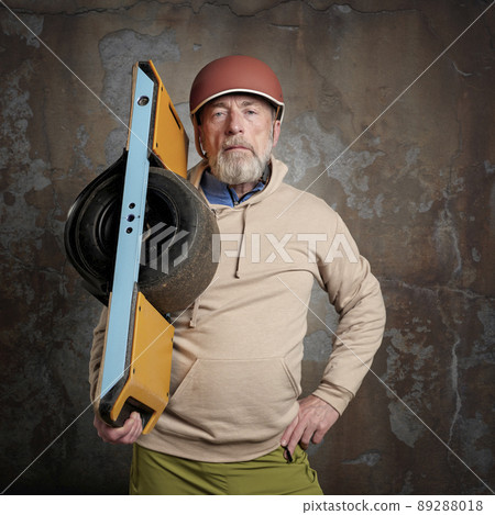 senior man with one-wheeled electric skateboard 89288018
