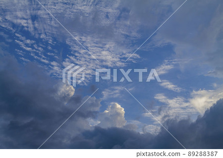 Sunny view of some beautiful storm clouds 89288387