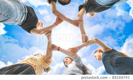The girlfriends join the wrists in the center making a circle shape. 89289741
