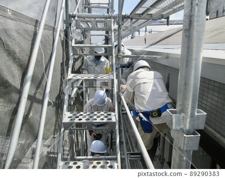 大型公寓維修腳手架工作，從居民角度的大型維修腳手架工作，安全第一，大風危險 89290383