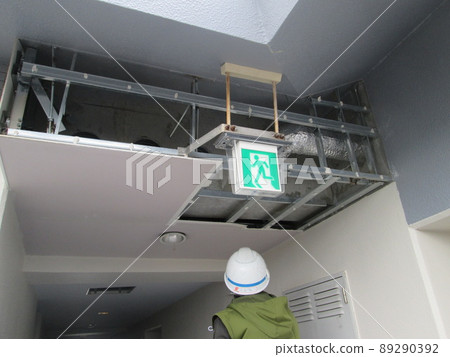大型公寓維修腳手架工作，從居民角度的大型維修腳手架工作，安全第一，大風危險 89290392