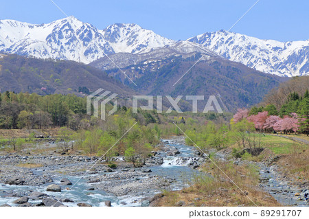 從白馬橋看到的春天白馬三山 從白馬橋看到的春天白馬三山 89291707