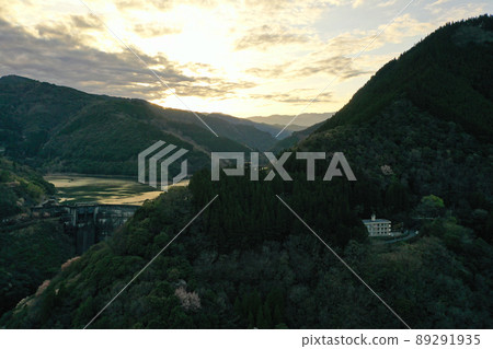 Aerial view of Shiiba Dam at dusk 89291935