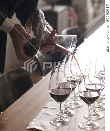 Hand pouring wine in Party Hand pouring wine in Party 89292617