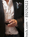 Man holding glass of red wine in party 89292622