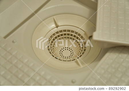 拆卸浴室的排水管進行清潔 拆卸浴室的排水管進行清潔 89292902