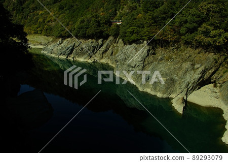秋季高山本線上阿蘇至白河口的 Kiha 85 系列特快廣角折疊 秋季高山本線上阿蘇至白河口的 Kiha 85 系列特快廣角折疊 89293079