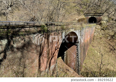 位於臼井峠橫川附近的Apt路上的第6座橋，是舊信越線廢棄線路的所在地。 89293622