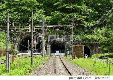 舊信越線廢棄線路所在地臼井峠橫川附近的 Apt Road 上的熊平站 89293650