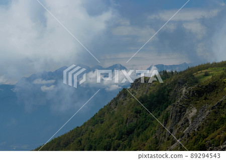 The Northern Alps seen through the Oga nose on the Utsukushigahara Plateau The Northern Alps seen through the Oga nose on the Utsukushigahara Plateau 89294543
