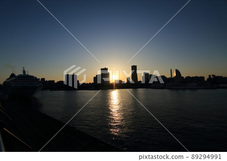 Dusk with everyone Dusk with everyone 89294991