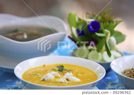 Fried crab in yellow curry Fried crab in yellow curry 89296362