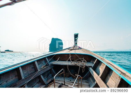 Boat trips on the seas and islands,Travel on a long-tail boat 89296690