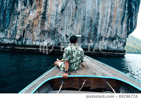 Boat trips on the seas and islands,Travel on a long-tail boat 89296728