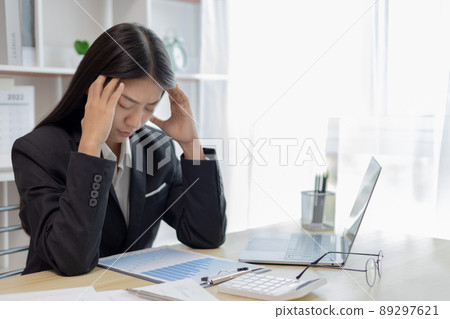 Asian female staffers are disappointed by the mistakes made, Despair or disappointment, Sad feeling, Suffering, Desperate, Hopeless, Fail, disastrous, bankrupt, Scared, panicky, Failure of life. 89297621