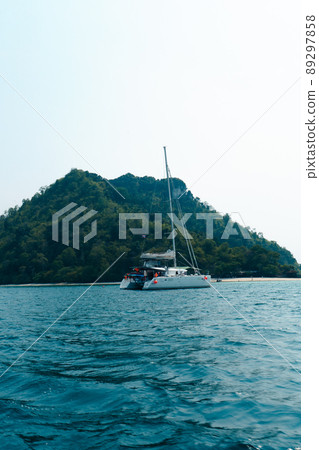 Boat trips on the seas and islands,Travel on a long-tail boat 89297858
