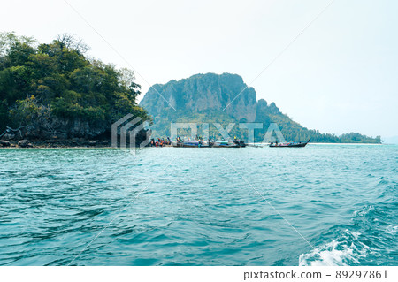 Boat trips on the seas and islands,Travel on a long-tail boat 89297861