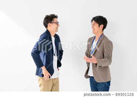 A young businessman venture to discuss 89301128