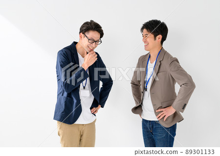 一個年輕的商人冒險討論 89301133