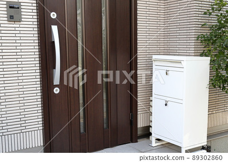 Entrance with delivery box Entrance with delivery box 89302860