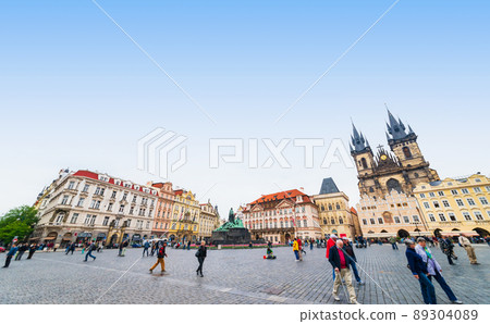布拉格老城廣場揚胡斯紀念碑和泰恩教堂 * 一些柔和的焦點 89304089