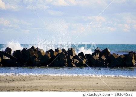 Wave-dissipating block and spray Wave-dissipating block and spray 89304582