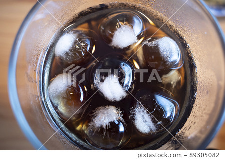 Black tea, foamed black tea 89305082