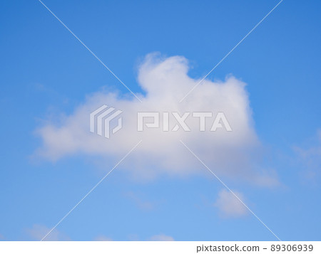 One cloud over the blue sky 89306939