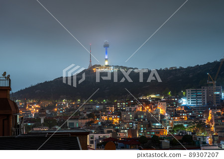 Itaewon district and Namsan Tower in Seoul, South Korea at night 89307207