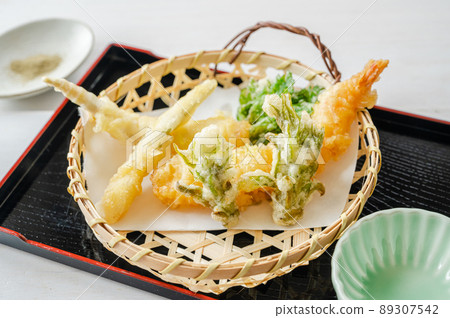 Assorted edible wild plants tempura 89307542