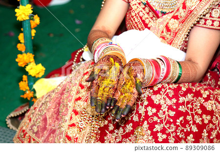 Indian bride showing mehndi tattoos design 89309086