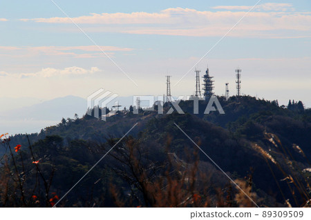 Looking toward Rokko Sancho Station on the Rokko Arima Ropeway from the top of Rokko Sancho 89309509