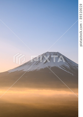 (山梨縣)清晨的天空和富士山/雲海 (山梨縣)清晨的天空和富士山/雲海 89310019