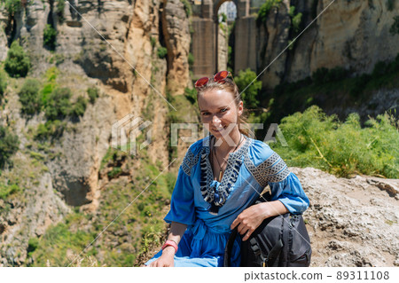 Tourist girl on the background of the famous bridge in Ronda, Spain 89311108