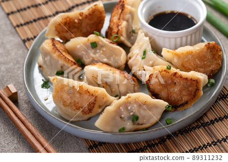 Pan-fried Dumpling gyoza ギョウザ Pan-fried Dumpling gyoza ギョウザ 89311232