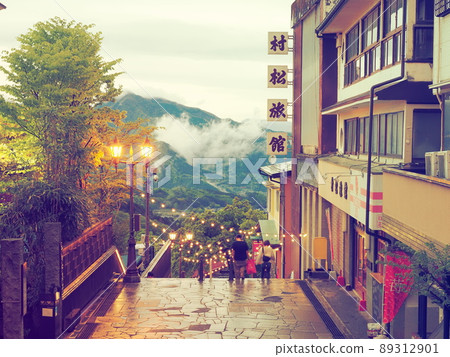 雨後的伊香保溫泉，石階的風景 89312901