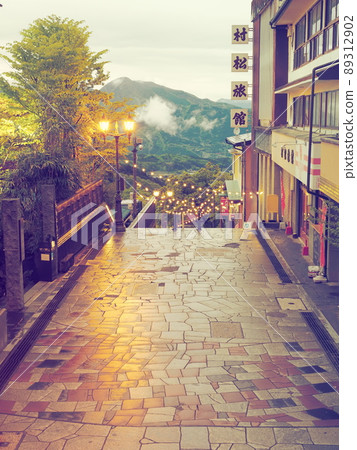 Ikaho Onsen after the rain, the scenery of the stone steps 89312902