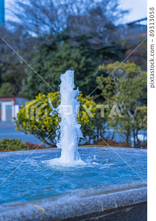 城市公園廣場的噴泉廣場 89313058