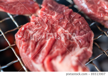 燒烤和生肉 燒烤和生肉 89313907