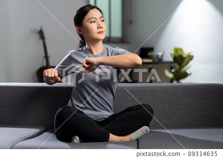 Asian woman was sick with body pain. Asian woman was sick with body pain. 89314635