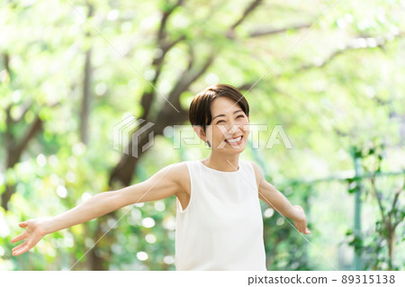 Smile woman fresh green beauty 89315138