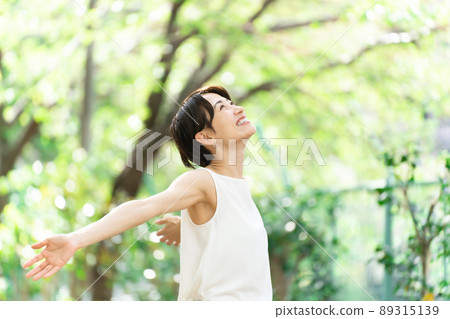 Smile woman fresh green beauty 89315139