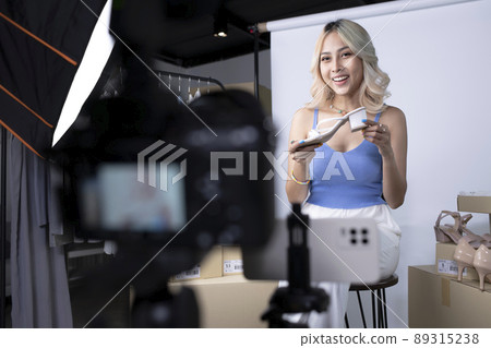 Businesswoman using social media for marketing. Business online influencer on social media concept. Businesswoman using social media for marketing. Business online influencer on social media concept. 89315238
