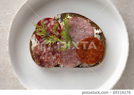 closeup sandwich with dried sausage 89316276