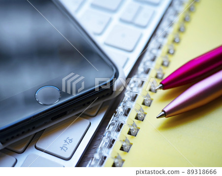 Business image of notebooks, PCs, smartphones (female) 89318666