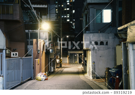 night view of alleyways in seoul, korea night view of alleyways in seoul, korea 89319219
