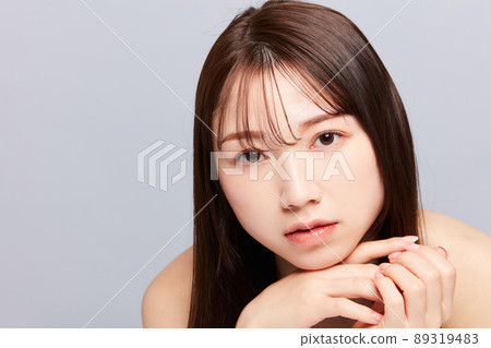 美麗年輕的日本女人 89319483